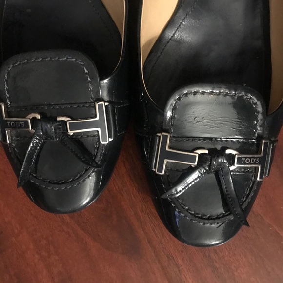 Tod’s Navy Enamel Chanel Kitten Heel Slingbacks - Picture 13 of 16